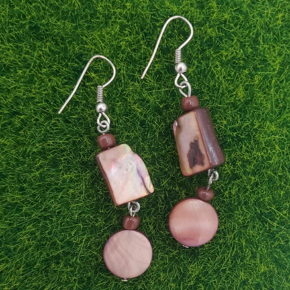 The Tropics Mother Of Pearl Neutral Earth Earrings E1018 - Picture 1 of 3